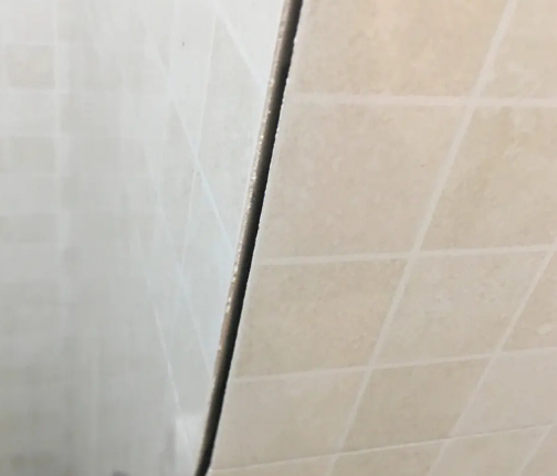 长安瓷砖空鼓维修公司分享阳台瓷砖脱落的修复过程可以分为以下几个步骤